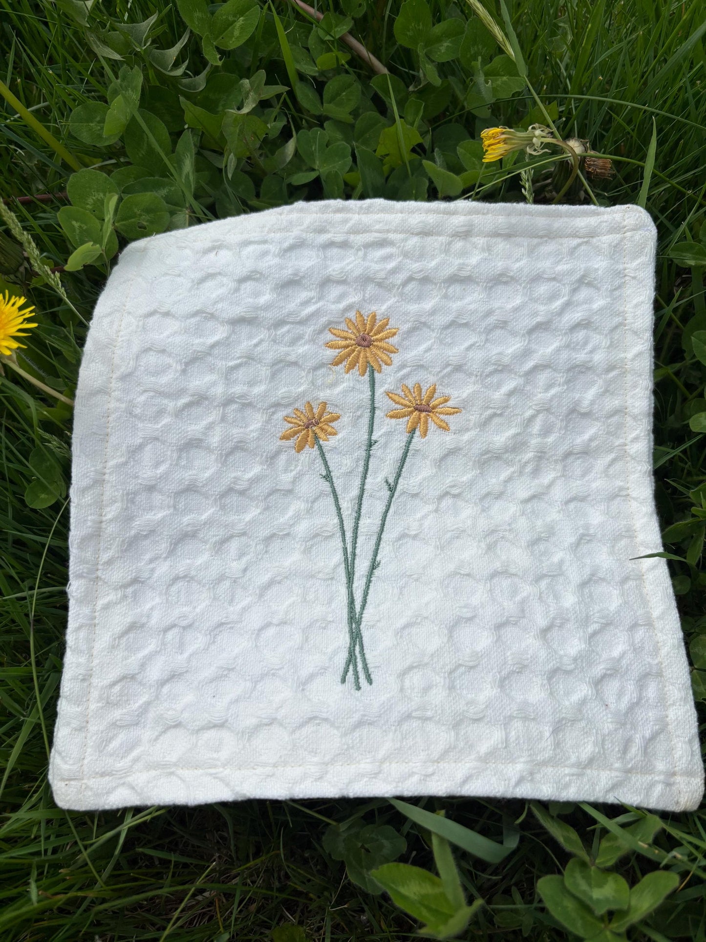 Embroidered Daisy Cleaning Cloths — Reusable Cotton Dish Cloths, Eco-Friendly Kitchen Towels, Floral Spring Gift
