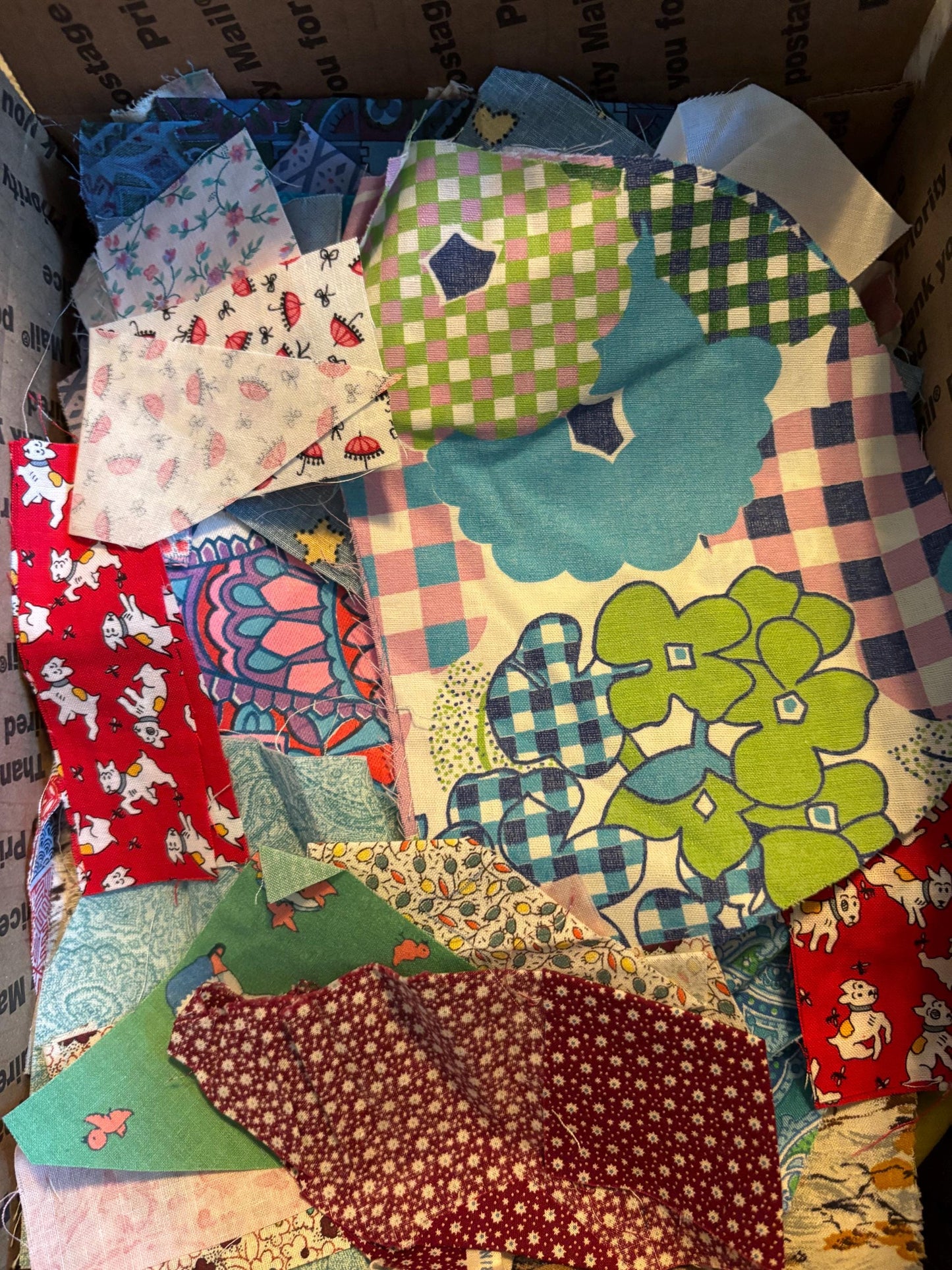 Vintage Cotton Fabric Lot – Estate Sewing Stash – Calico Floral Quilt Fabric – Mixed Yardage & Patchwork