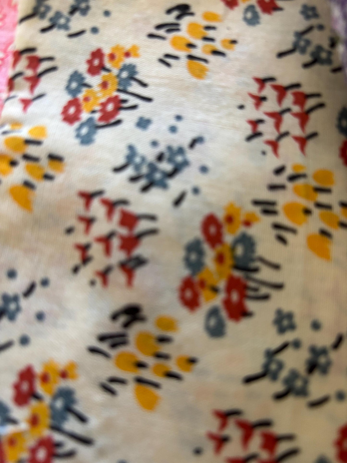 Curated 1 lb Vintage Fabric Bundle | Mostly Fat Quarters & Larger Pieces | Floral Cotton | Vintage Quilt Fabric | Textile Collecn