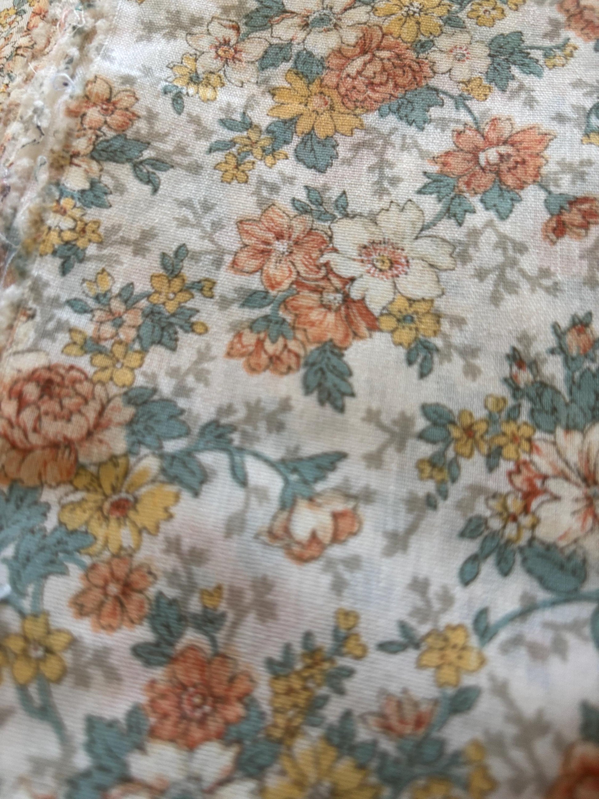 Curated 1 lb Vintage Fabric Bundle | Mostly Fat Quarters & Larger Pieces | Floral Cotton | Vintage Quilt Fabric | Textile Collecn