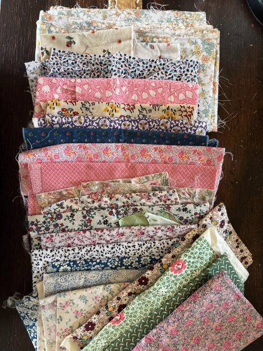 Curated 1 lb Vintage Fabric Bundle | Mostly Fat Quarters & Larger Pieces | Floral Cotton | Vintage Quilt Fabric | Textile Collecn